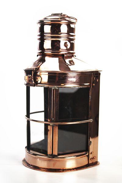 Eine Laterne aus der Kupferschmiede - stilvolle Lampen kann man bei Destillatio kaufen